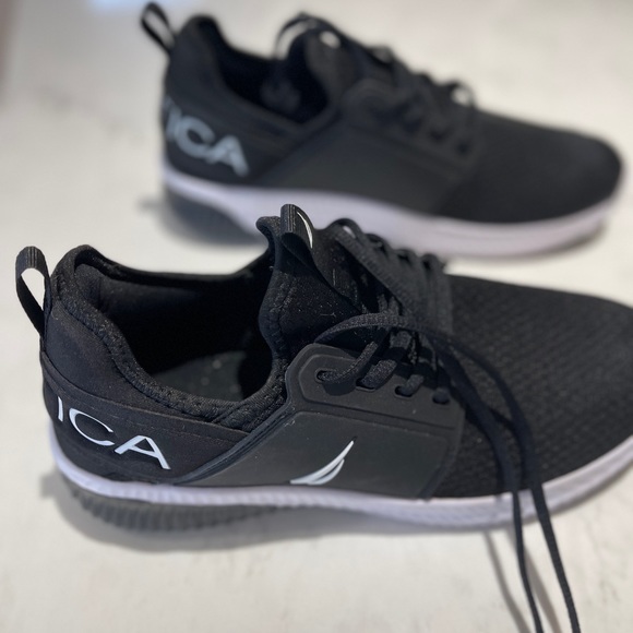 Women’s size 10 black Nautica running shoes. Brand new never been worn. - Picture 2 of 6